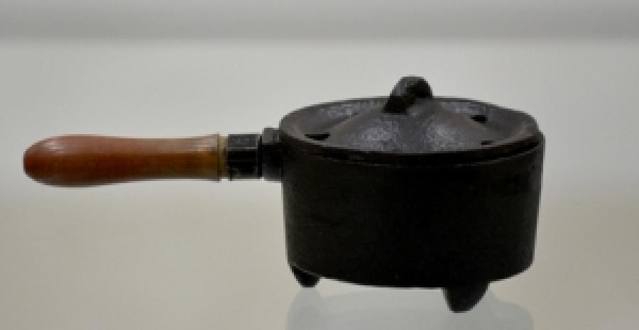 Cast Iron Cauldron w/wooden Handle 5.5"