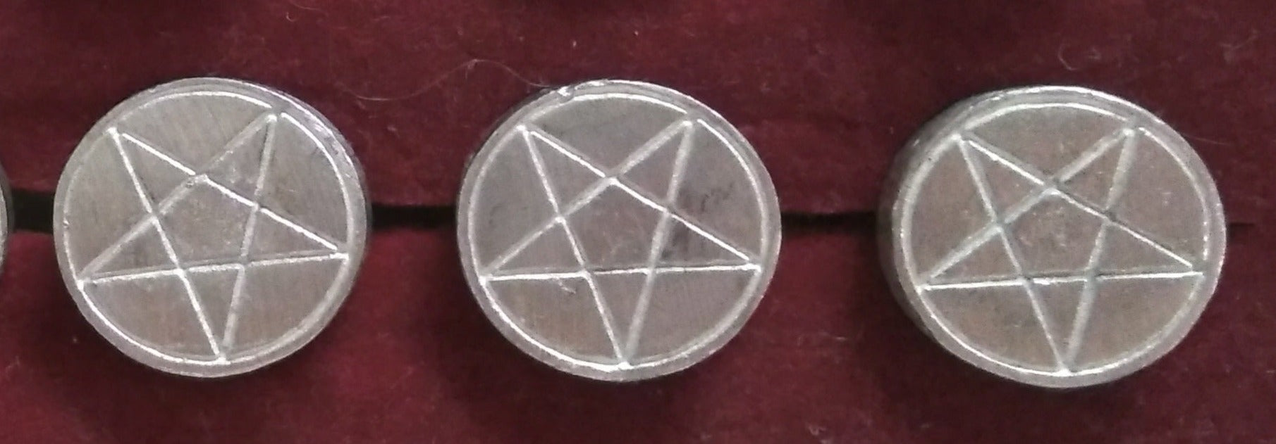 Pewter Seals 3/4" Round Classic